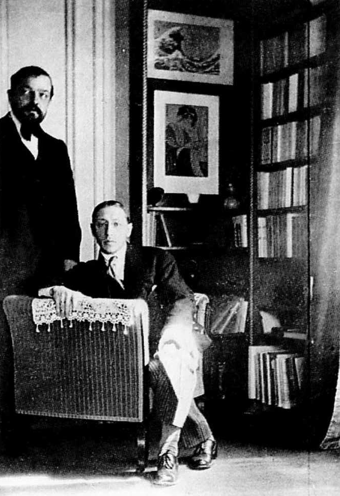 1910년 서재에서 함께 있는 클로드 드뷔시와 이고르 스트라빈스키